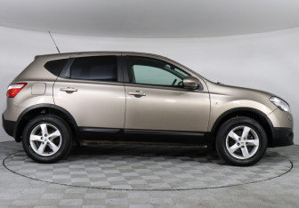 Подержанный автомобиль Nissan Qashqai 2013 года (4 фото)