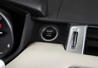 Подержанный автомобиль Land Rover Range Rover Sport 2016 года (13 фото)