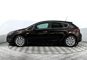 Подержанный автомобиль Opel Astra Hatchback 2013 года (8 фото)