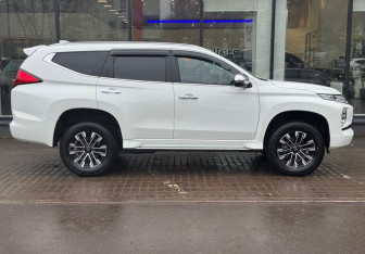 Новый Mitsubishi Montero Sport 2023 (4 фото)