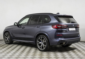 Подержанный автомобиль BMW X5 2021 года (7 фото)