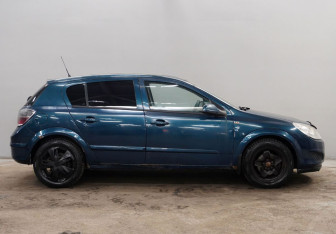 Подержанный автомобиль Opel Astra Hatchback 2007 года (8 фото)