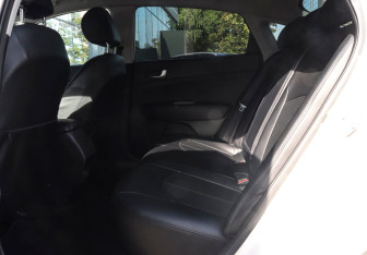 Подержанный автомобиль Kia Optima Sedan 2018 года (10 фото)