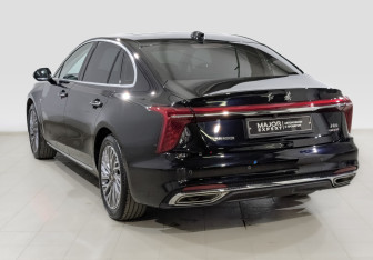 Подержанный автомобиль Hongqi H5 2024 года (7 фото)