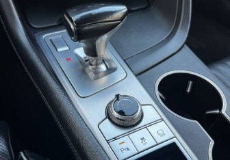 Подержанный автомобиль Genesis G70 2018 года (14 фото)