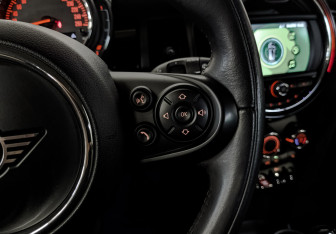 Подержанный автомобиль MINI Hatch 2019 года (26 фото)