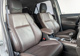 Подержанный автомобиль Toyota Fortuner 2020 года (24 фото)