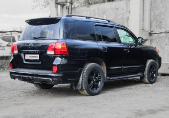 Подержанный автомобиль Toyota Land Cruiser Suv 2014 года (4 фото)