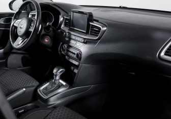 Подержанный автомобиль Kia Ceed Hatchback 2019 года (9 фото)