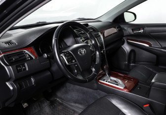 Подержанный автомобиль Toyota Camry Sedan 2012 года (15 фото)