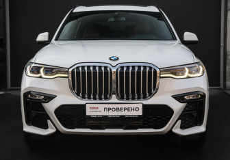 Подержанный автомобиль BMW X7 2021 года (2 фото)