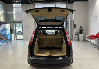 Подержанный автомобиль Ford C-MAX 2007 года (7 фото)