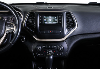 Подержанный автомобиль Jeep Cherokee 2014 года (14 фото)