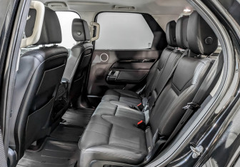 Подержанный автомобиль Land Rover Discovery 2017 года (12 фото)