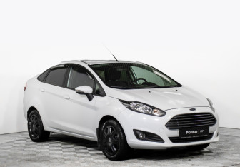 Подержанный автомобиль Ford Fiesta Sedan 2015 года (3 фото)