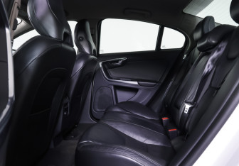 Подержанный автомобиль Volvo S60 2012 года (11 фото)