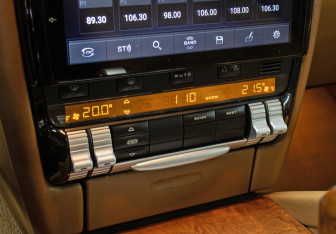 Подержанный автомобиль Porsche Cayenne 2006 года (19 фото)