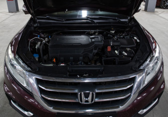 Подержанный автомобиль Honda Crosstour 2012 года (9 фото)