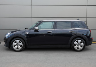Подержанный автомобиль MINI Clubman Wagon 2021 года (8 фото)