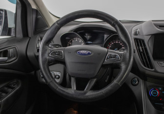 Подержанный автомобиль Ford Kuga 2017 года (15 фото)