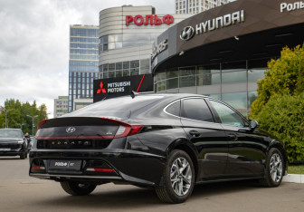 Подержанный автомобиль Hyundai Sonata 2020 года (4 фото)
