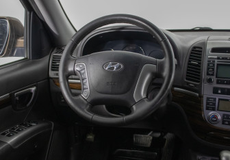 Подержанный автомобиль Hyundai Santa Fe 2011 года (15 фото)