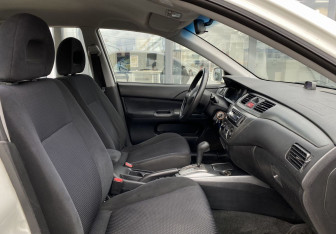 Подержанный автомобиль Mitsubishi Lancer Sedan 2009 года (18 фото)