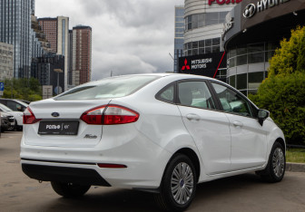 Подержанный автомобиль Ford Fiesta Sedan 2016 года (4 фото)