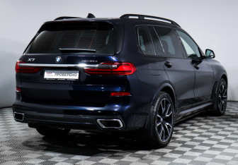 Подержанный автомобиль BMW X7 2022 года (5 фото)