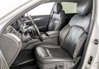 Подержанный автомобиль Genesis G80 2017 года (20 фото)