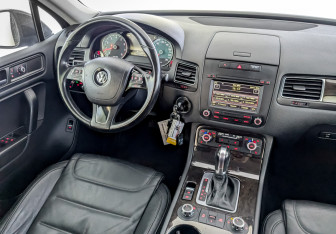 Подержанный автомобиль Volkswagen Touareg 2012 года (28 фото)