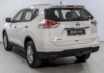 Подержанный автомобиль Nissan X-Trail 2015 года (7 фото)