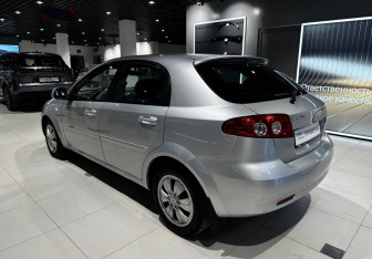 Подержанный автомобиль Chevrolet Lacetti Hatchback 2012 года (3 фото)