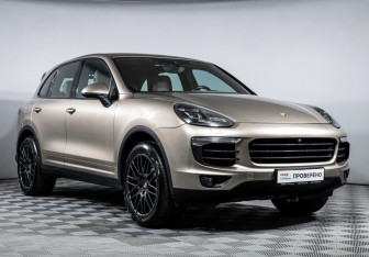 Подержанный автомобиль Porsche Cayenne 2016 года (3 фото)