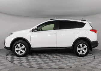 Подержанный автомобиль Toyota RAV4 2013 года (8 фото)