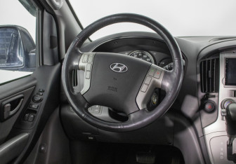 Подержанный автомобиль Hyundai Grand Starex 2016 года (14 фото)