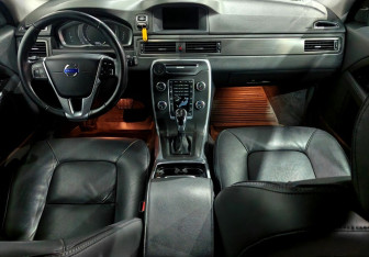 Подержанный автомобиль Volvo XC70 2014 года (9 фото)