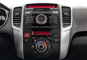 Подержанный автомобиль Kia Venga 2013 года (17 фото)