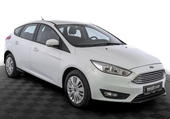 Подержанный автомобиль Ford Focus Hatchback 2018 года (3 фото)