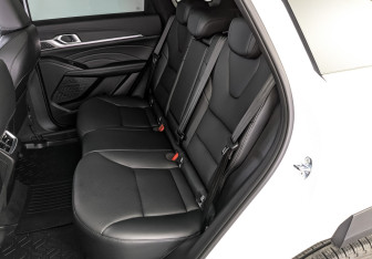 Подержанный автомобиль Haval F7 2025 года (18 фото)