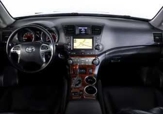 Подержанный автомобиль Toyota Highlander 2012 года (12 фото)