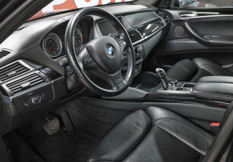 Подержанный автомобиль BMW X6 M 2013 года (17 фото)