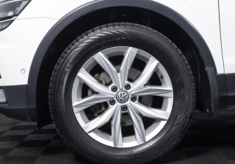 Подержанный автомобиль Volkswagen Tiguan 2017 года (18 фото)