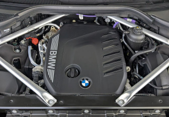 Подержанный автомобиль BMW X7 2025 года (9 фото)