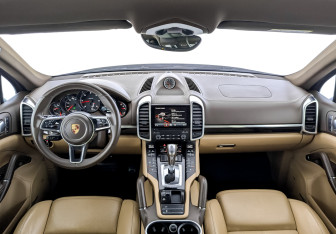 Подержанный автомобиль Porsche Cayenne 2017 года (14 фото)
