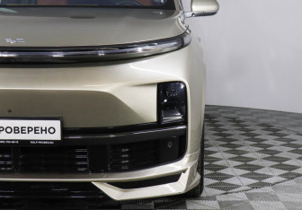 Подержанный автомобиль LiXiang L9 2023 года (9 фото)