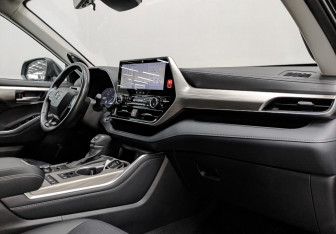 Подержанный автомобиль Toyota Highlander 2024 года (13 фото)