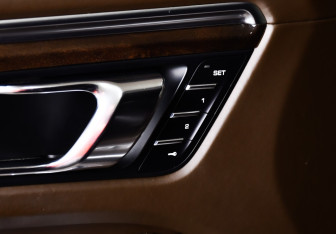 Подержанный автомобиль Porsche Macan 2015 года (14 фото)