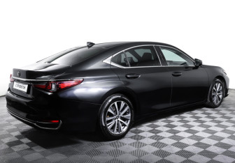 Подержанный автомобиль Lexus ES 2018 года (5 фото)