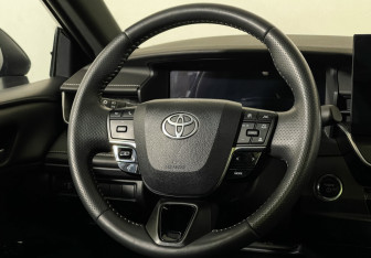 Подержанный автомобиль Toyota Camry Sedan 2024 года (14 фото)